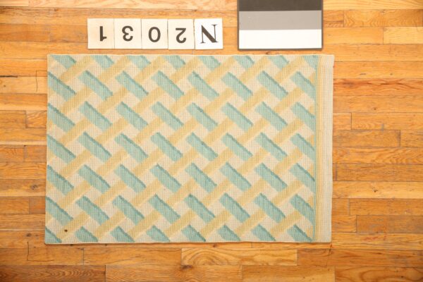 Contemporary needlepoint rug, design n2031 1 Contemporary american hooked rug, design n2031