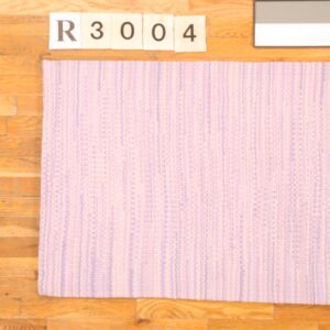 Contemporary American hooked rug, design R3004