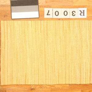 Contemporary American hooked rug, design R3007