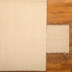 Contemporary American hooked rug, design R3011B