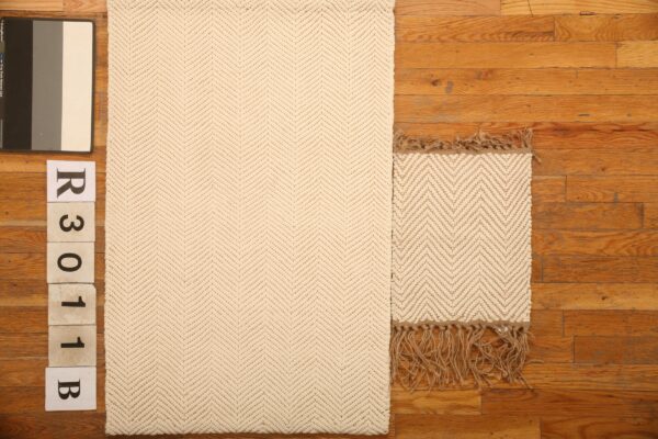 Contemporary american rag rug, design r3011b 1 Contemporary american hooked rug, design r3011b