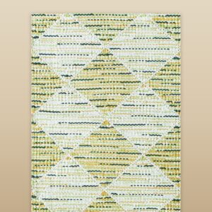 Contemporary American hooked rug, design R3029G