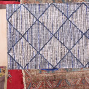 Contemporary American hooked rug, design R3029J2