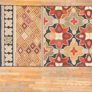 Contemporary American hooked rug, design W1262