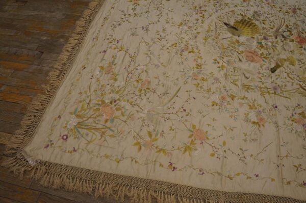 Elegant ivory ground with stylized floral design antique chinese silk embroidery 2 Elegant ivory ground with stylized floral design antique chinese silk embroidery - detail view 1