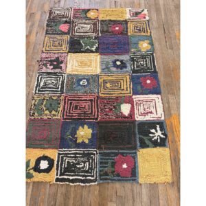 1980s Multicolor Field Geometric Roses Folk Art Vintage American Hooked Wool Rug - detail view 6