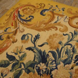 Early 18th century French tapestry weave rug, corner with acanthus scrolls on the gold border, stock number 25095