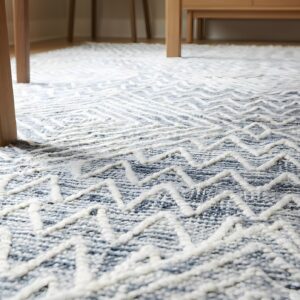 Celia Kilim Gray and Ivory Handmade Wool Rug - dining room in-room detail