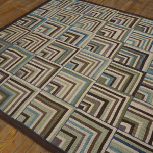 Contemporary hand-hooked rug, design I1010E