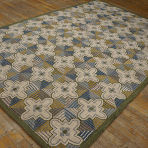 Contemporary hand-hooked rug, design I1041G