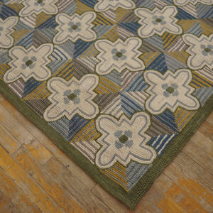 Contemporary hand-hooked rug, design I1041G