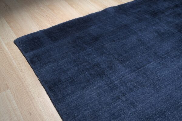 Loom urban navy handmade wool & viscose rug - 8 x 10 size rugs 2 Corner of a navy blue wool and viscose rug (sku ocu90nv8x10)