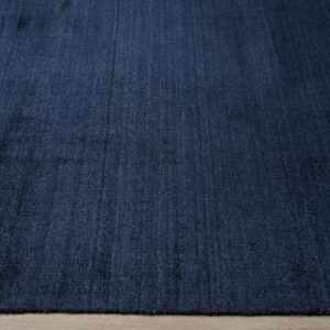 Field of a navy blue wool and viscose rug with a soft sheen (SKU OCU90NV8X10)