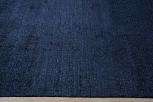 Loom urban navy handmade wool & viscose rug - 8 x 10 size rugs 4 Field of a navy blue wool and viscose rug with a soft sheen (sku ocu90nv8x10)