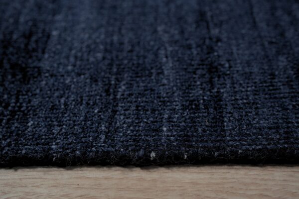 Loom urban navy handmade wool & viscose rug - 8 x 10 size rugs 5 Close view of the pile and bound edge of a navy blue rug (sku ocu90nv8x10)