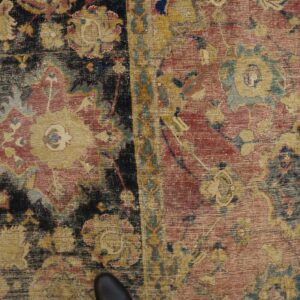 Mid-17th century Persian Safavid Isfahan carpet, close view of the border palmettes, stock number 20133