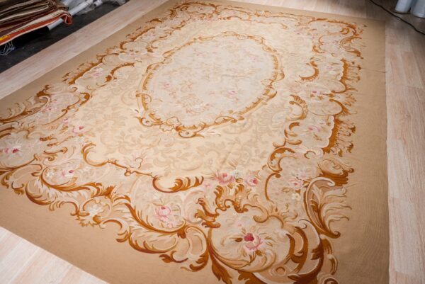 Vintage aubusson flat weave rug, beige rose medallion (sku fa5006bg9x12), detail 1