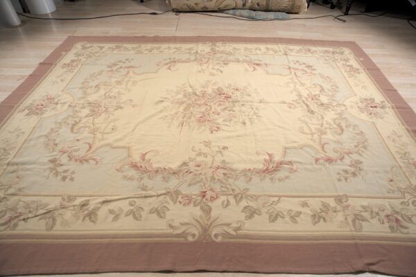 Vintage aubusson flat weave rug, pastel rose bouquet (sku fa3498bg9x11), detail 3